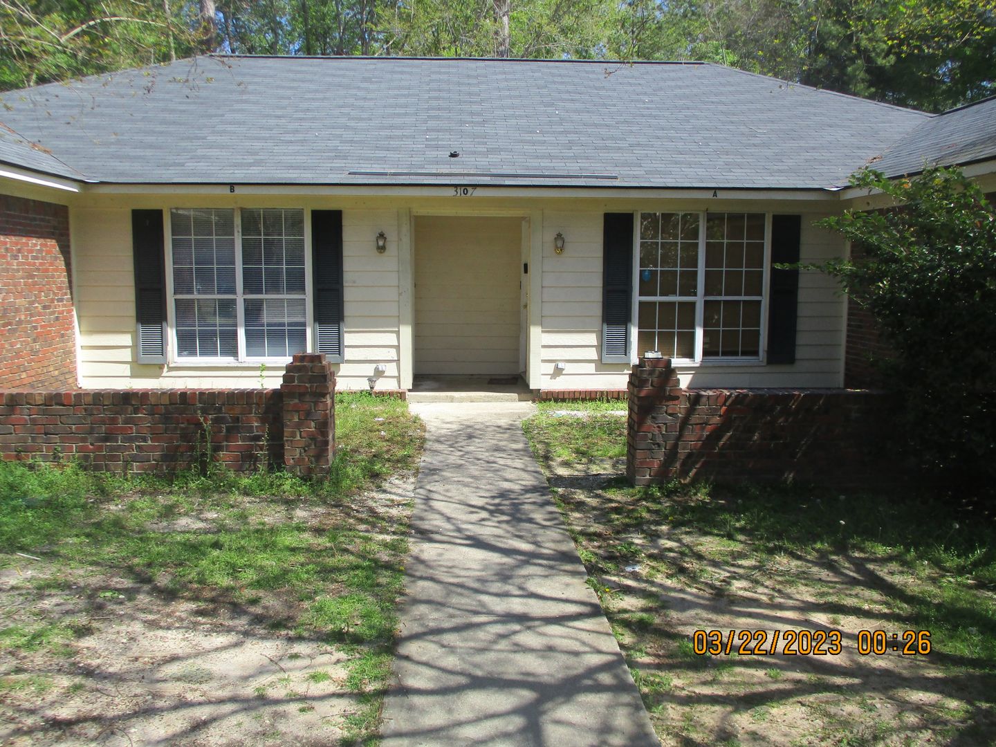 Albany House: 3107-B Fernridge Dr