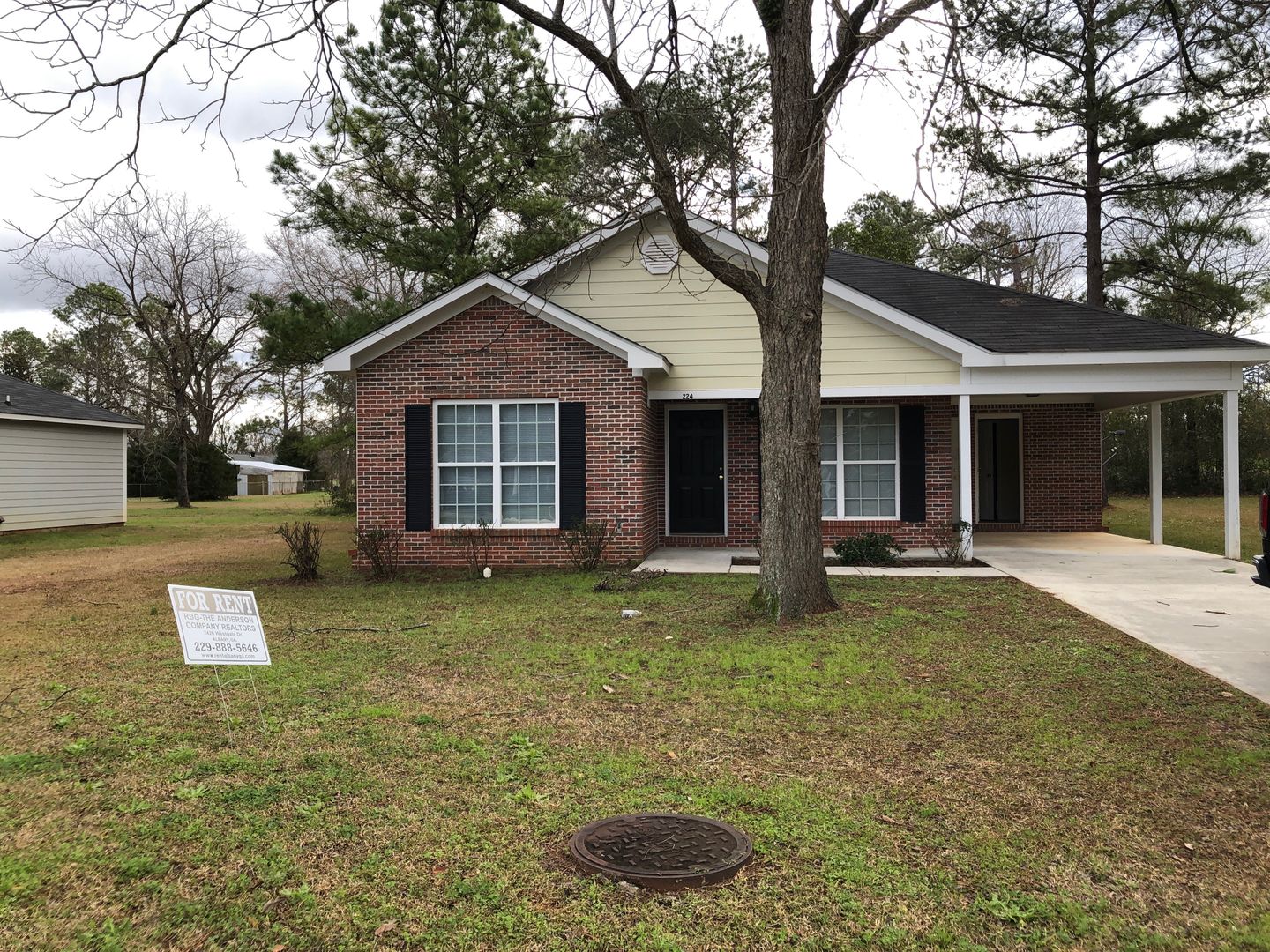 Albany House: 224 Glade Lane