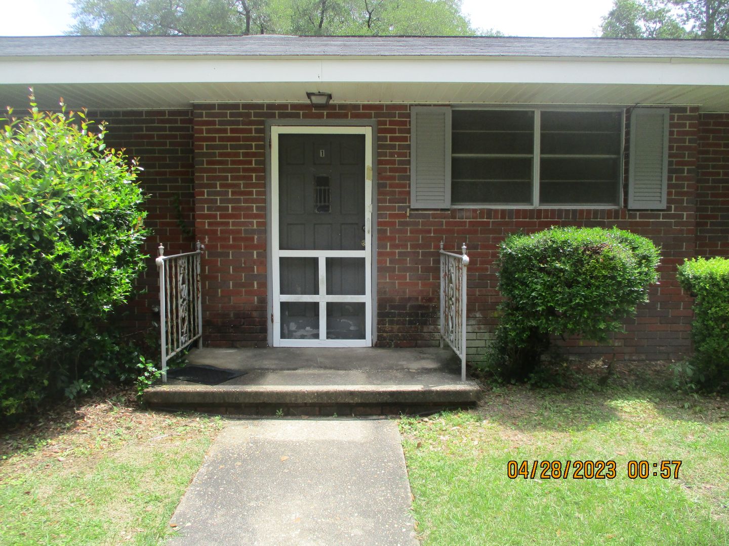 Albany House: 1510 #1 N. Davis St.