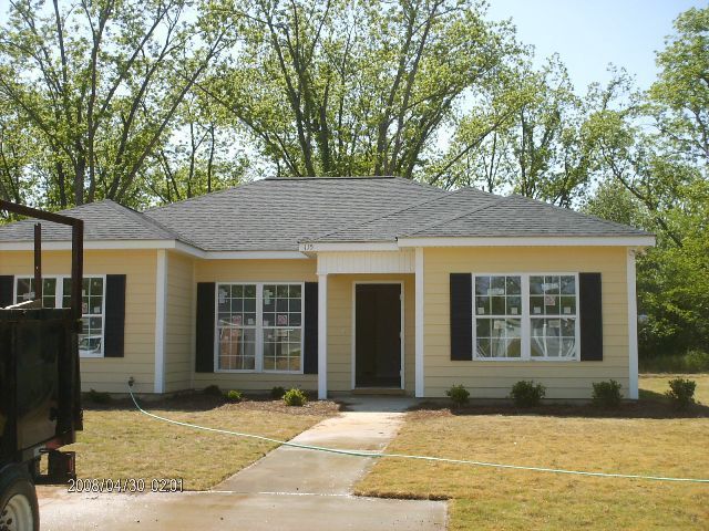 Leesburg House: 115 Laurelwood Ct.