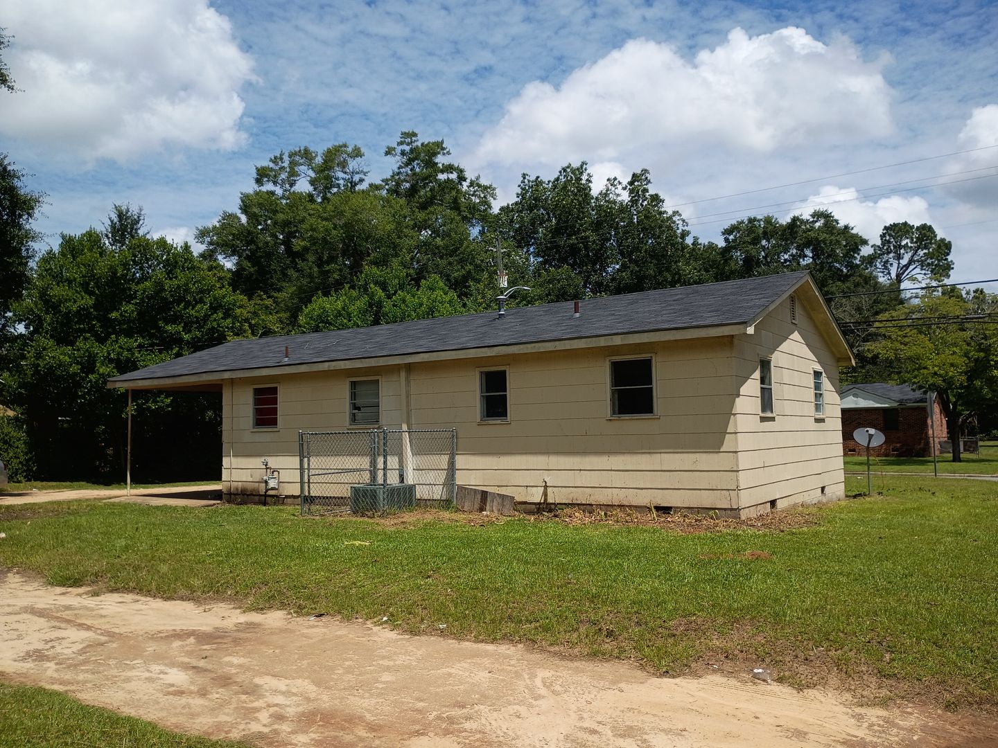 Albany House: 508 Mitchell Avenue