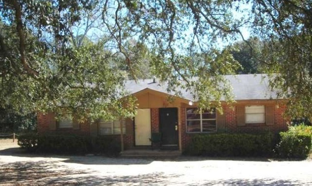 Albany House: 1112-F Wingate Ave.