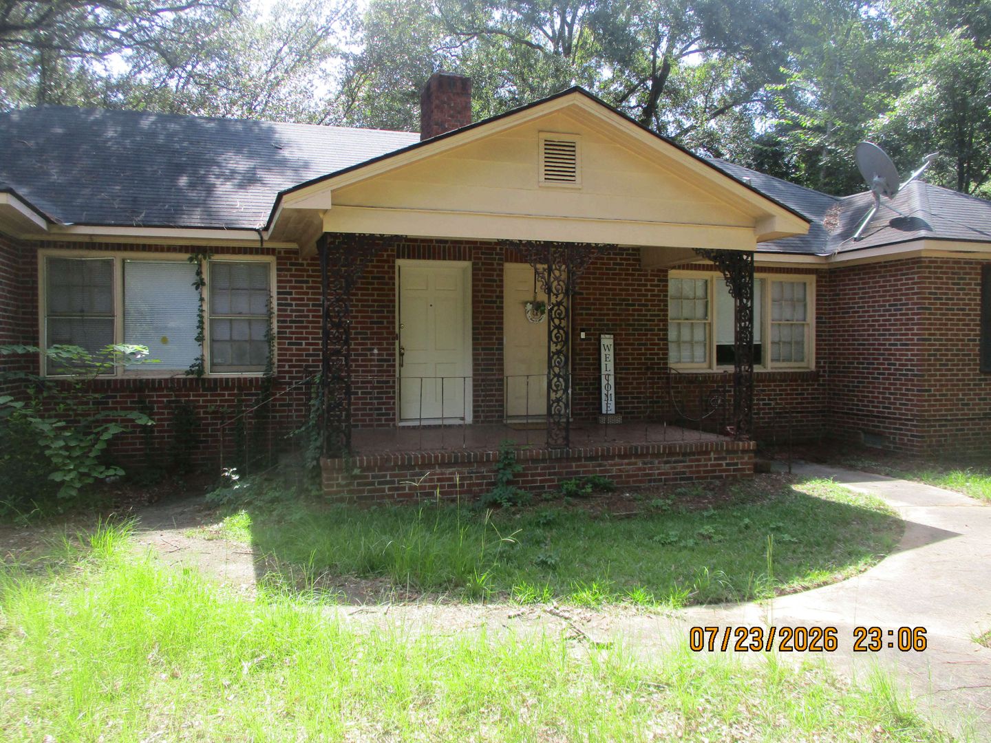 Albany House: 614-B N. Haley St.