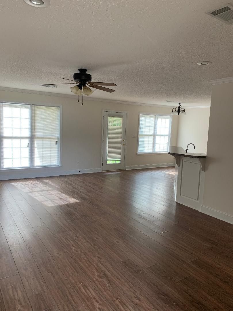 Leesburg House: 123 Birchleaf Ln.