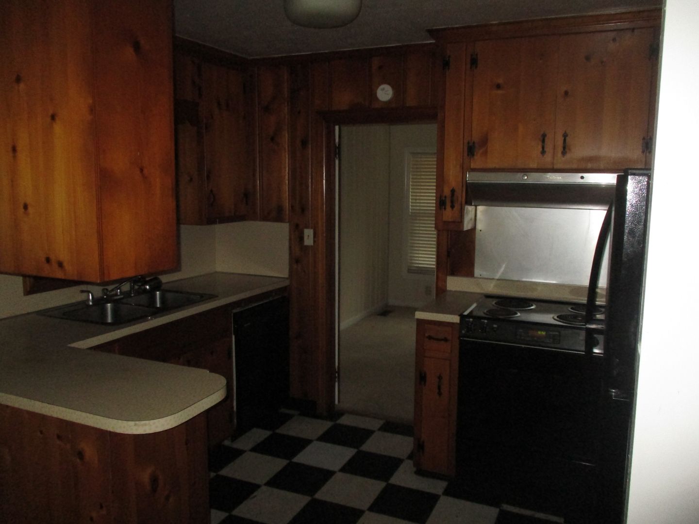 Albany House: 1020 Edgewater Dr.