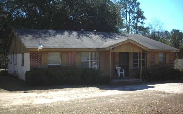 Albany House: 1112-C Wingate Ave.