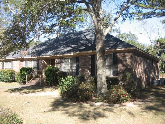 Albany House: 1919 B Buck Lane