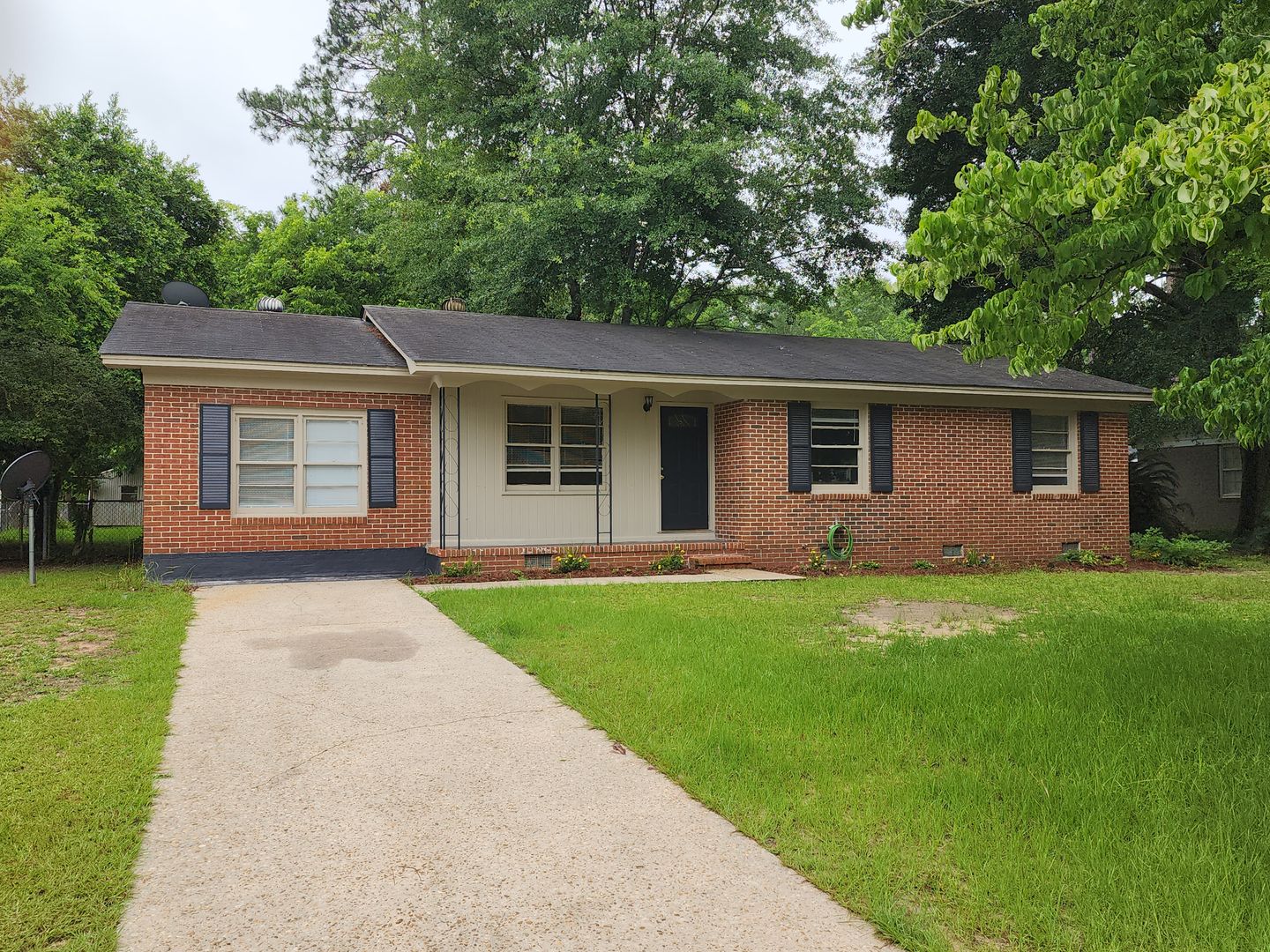 Albany House: 411 Vintage Road