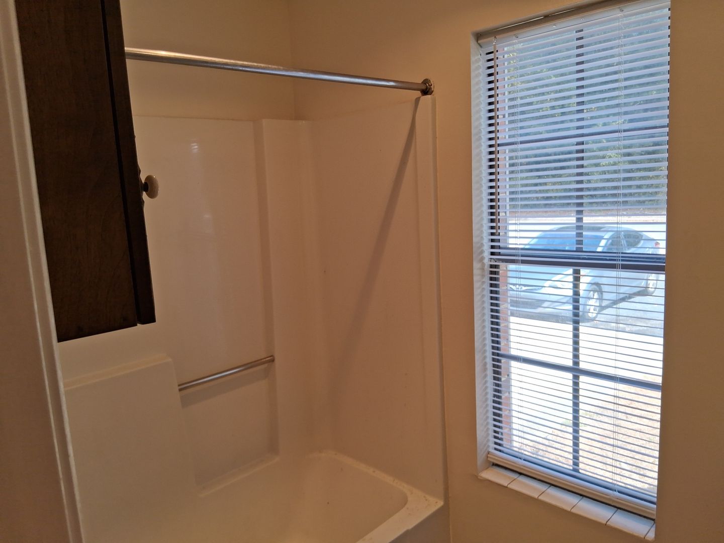 Albany House: 2110 Lennox St. #17