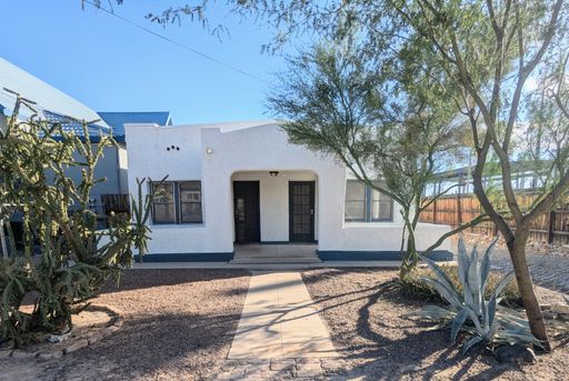 $1515-Charming 3 Bed | 1 Bath Adobe Home Near Downtown! – photo 1