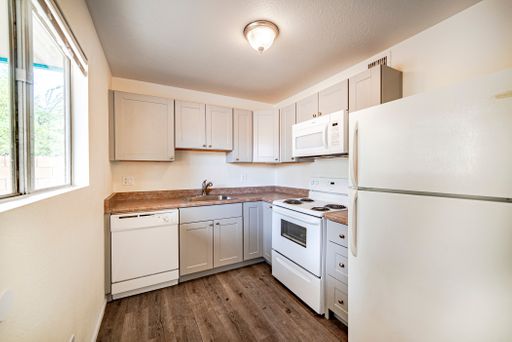 $995- Spacious 2 Bed / 1 Bath Apartment Available at The Spoke Apartments! – photo 1