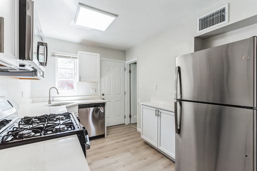 $1025- Remodeled 1 Bed | 1 Bath Unit on E Grant Rd Available Soon! Schedule a Tour Today! – photo 1