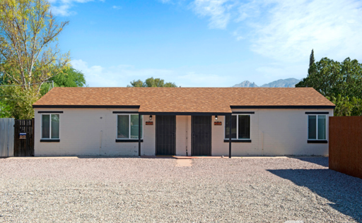 $995 Recently renovated 1bd/1ba duplex unit available NOW! – photo 1