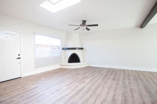 $1195- 2 Bed | 1 Bath Unit in Mid-Town Available in June! – photo 1