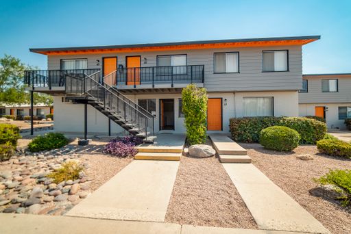 $1,125- 3 Bed/ 1.5 bath Townhouse available early Summer! – photo 1
