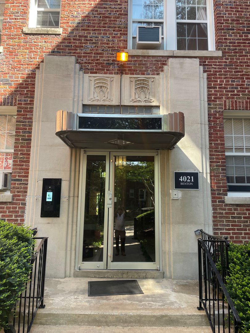 Washington Apartment: 4021 Benton St., NW