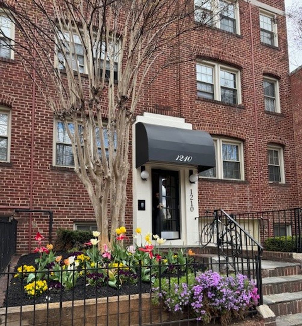 Washington Apartment: 1210 4TH ST NW
