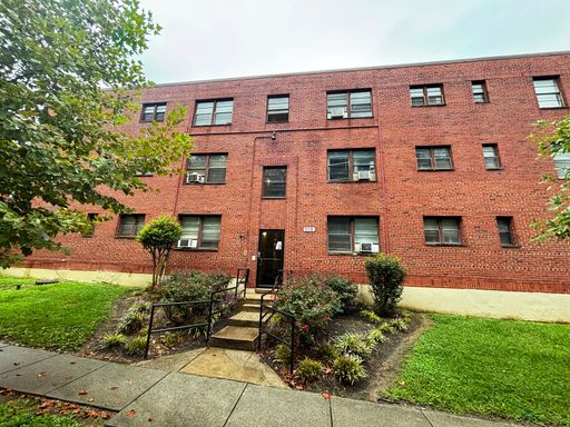 208 KENILWORTH AVE NE, 3B – photo 1