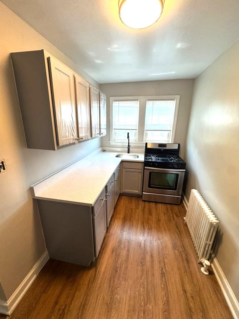 WASHINGTON Apartment: 1000 PERRY ST NE