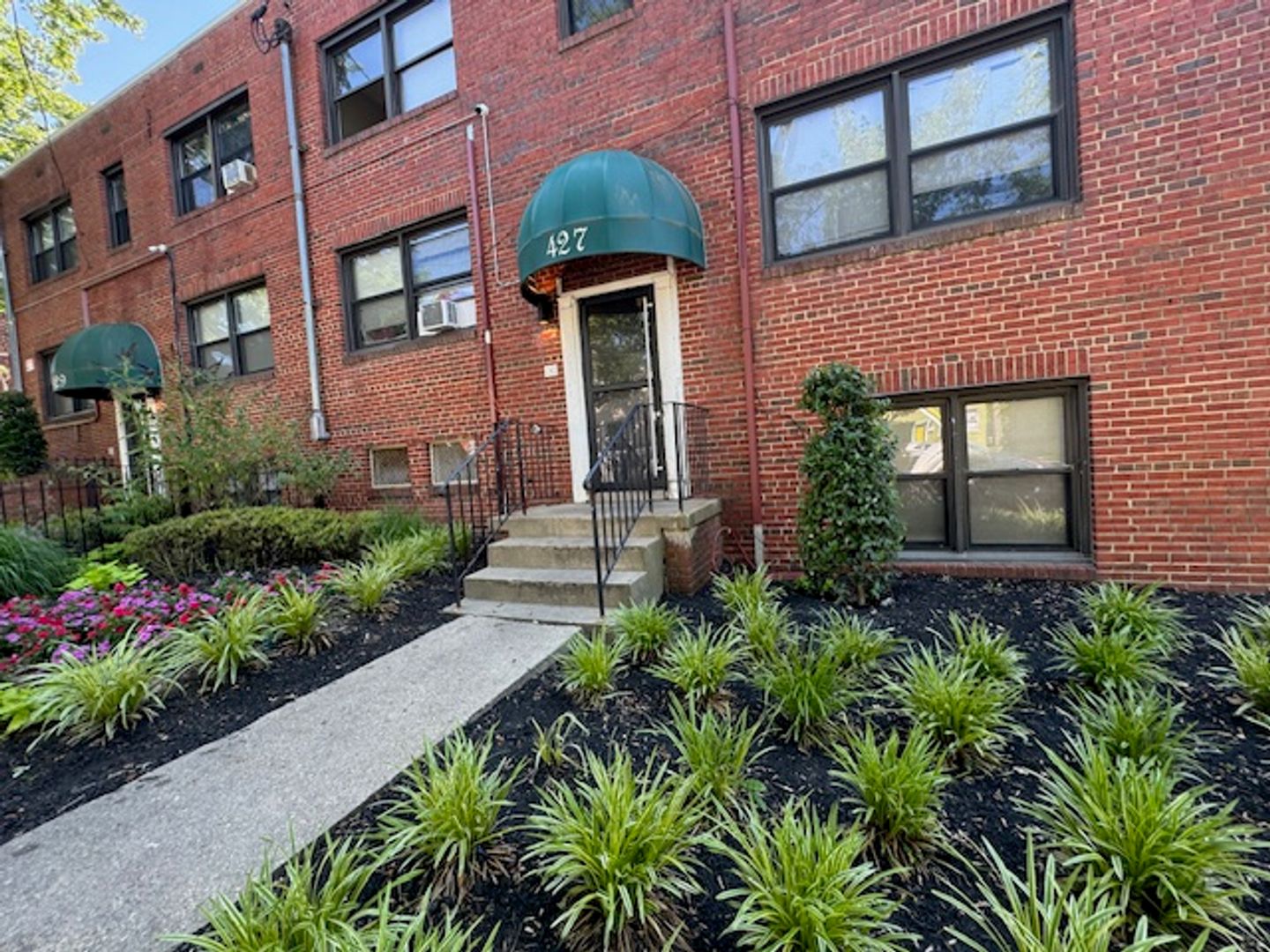 WASHINGTON Apartment: 427 BURBANK ST SE
