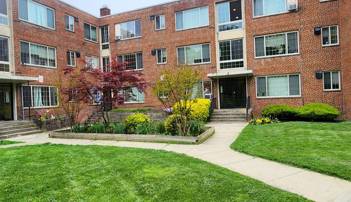 Fort Totten Apartments – photo 1