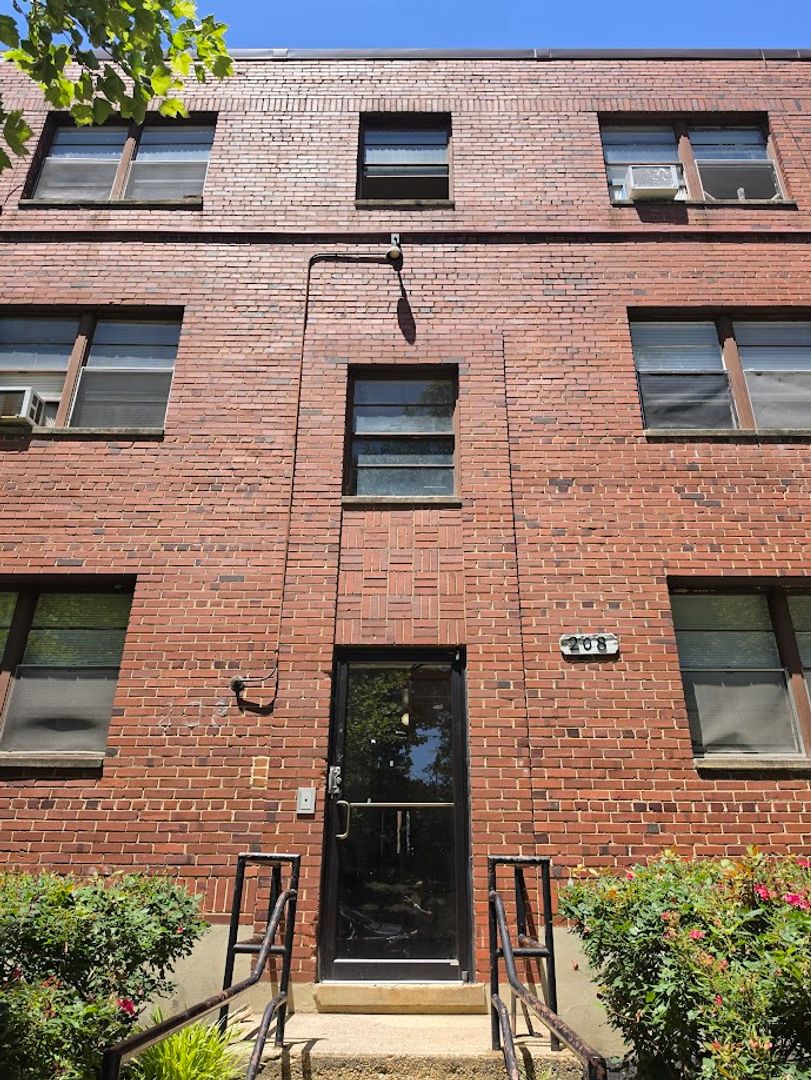 WASHINGTON Apartment: 208 KENILWORTH AVE NE