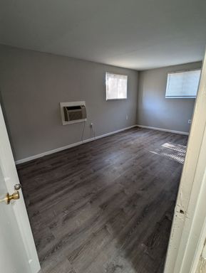 1150 51st St., NE, 101 – photo 1