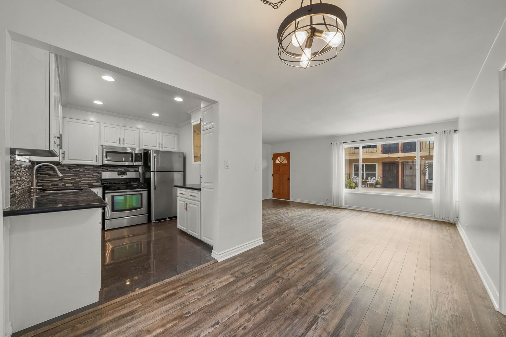 Long Beach Condo: 2075 E. Appleton St.