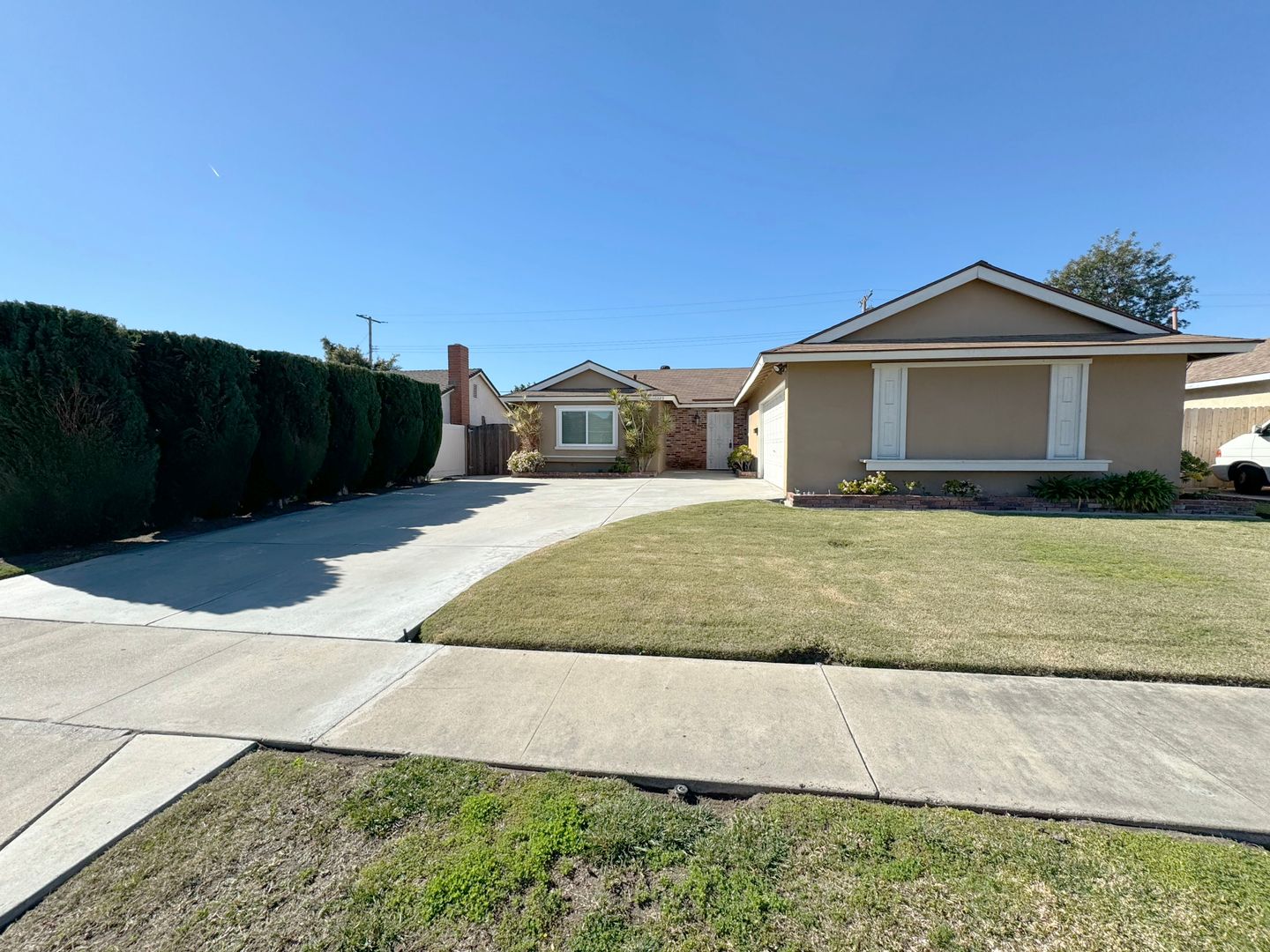 Fountain Valley House: 16689 Markham St.