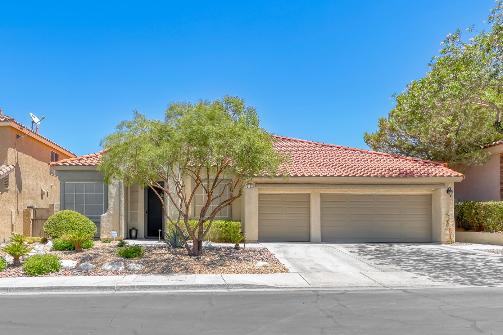 Henderson House: 2122 Mooreview Street