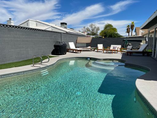 2000 Springview Dr, Las Vegas, NV 89146
