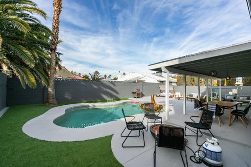 2000 Springview Dr, Las Vegas, NV 89146