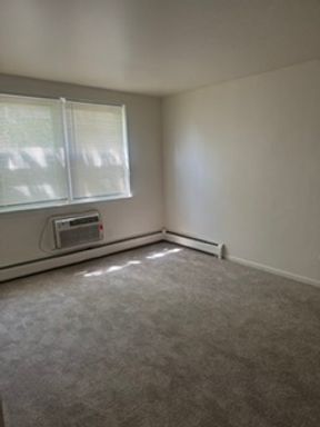 Large 2 Bed/2 Bath in Rogers Park! – photo 1