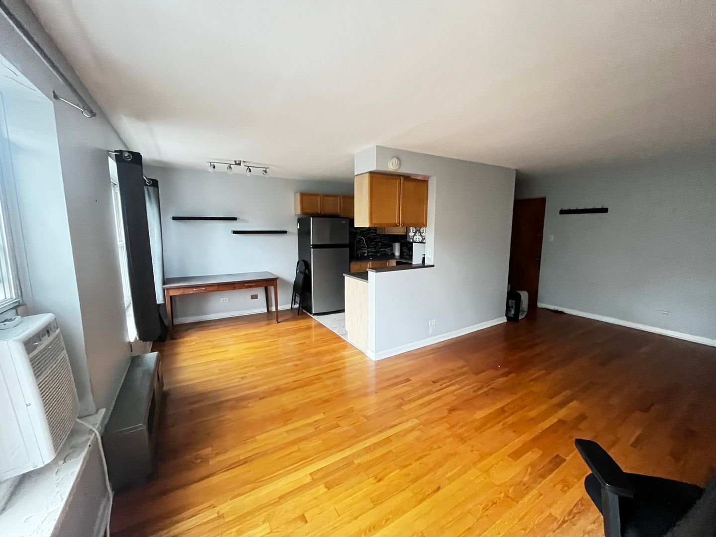 Chicago Apartment: 2424 W Estes