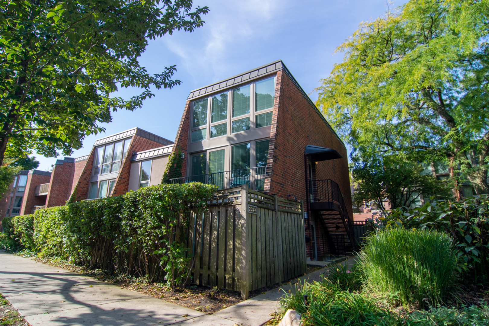 Chicago Apartment: 1221 N LaSalle Drive