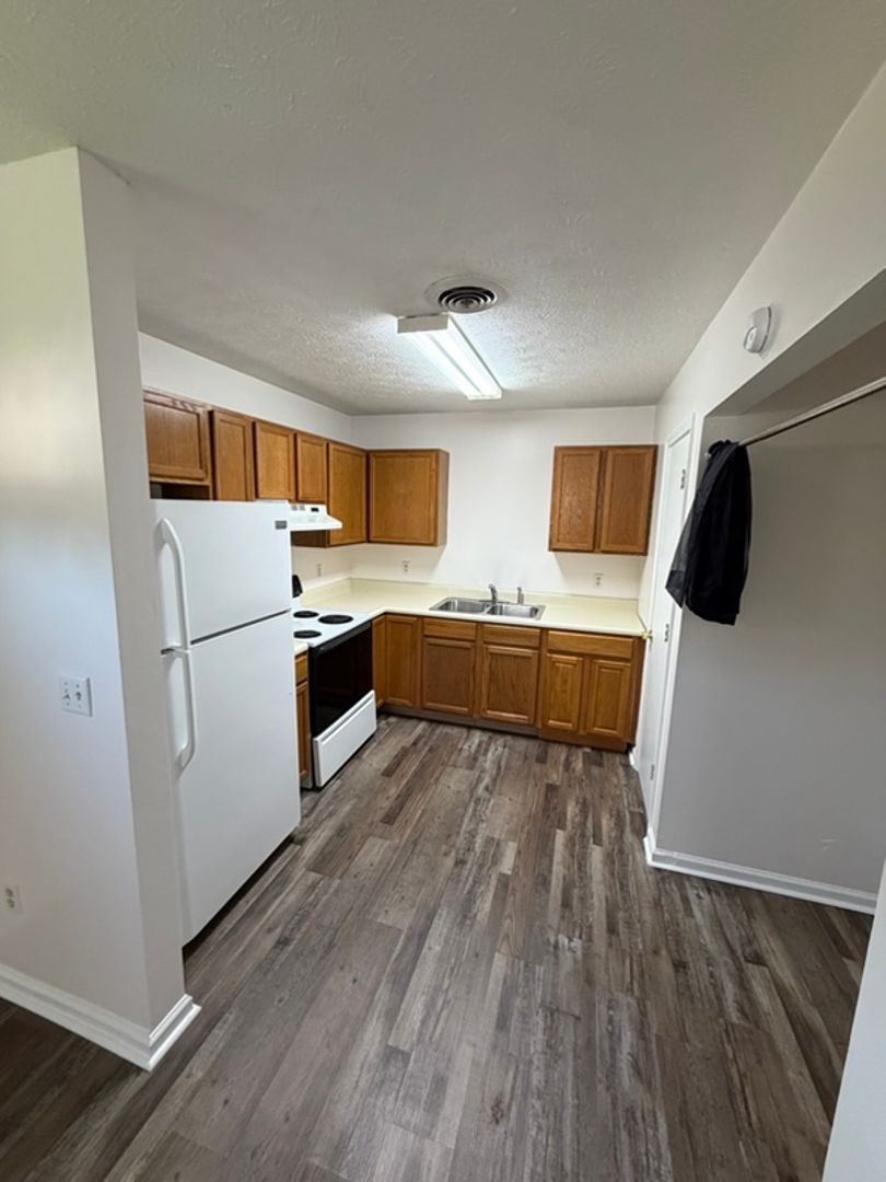 Jefferson City Apartment: 159-165 Anglea Cir.