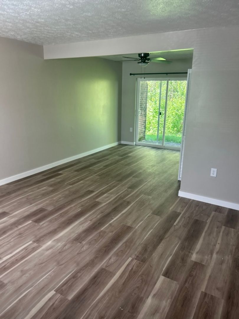 Newport Apartment: 405-430 Bicentennial Way