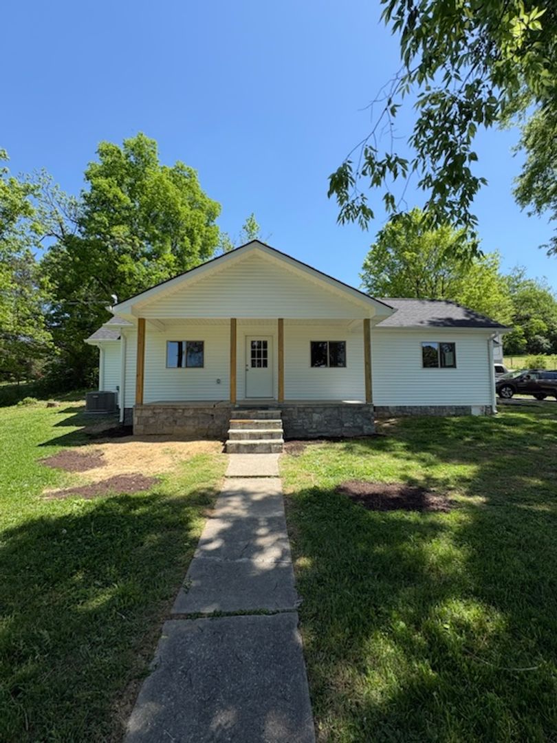 New Market House: 844 Bales Rd