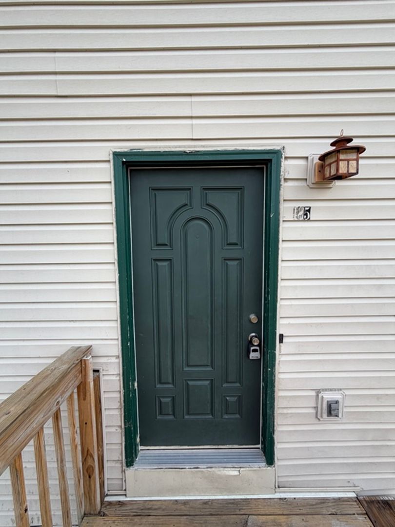 Jefferson City Apartment: 181-187 Anglea Cir.
