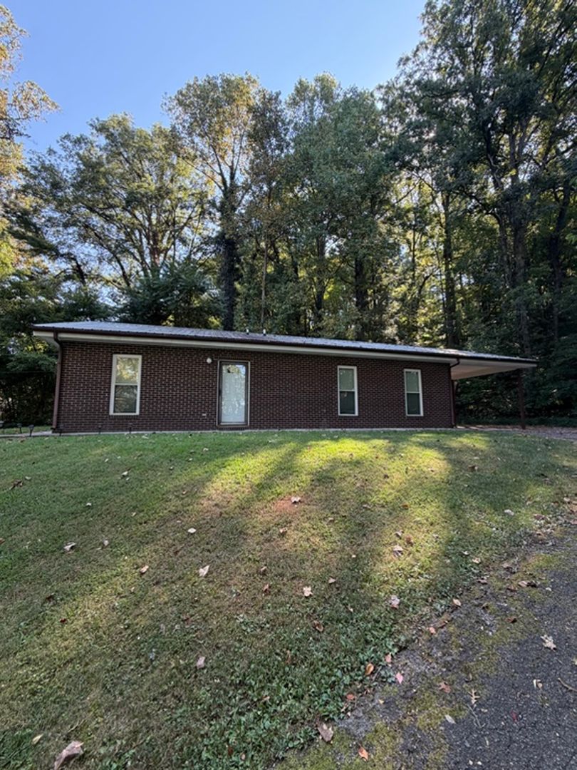Jefferson City House: 943 Quincy Rd