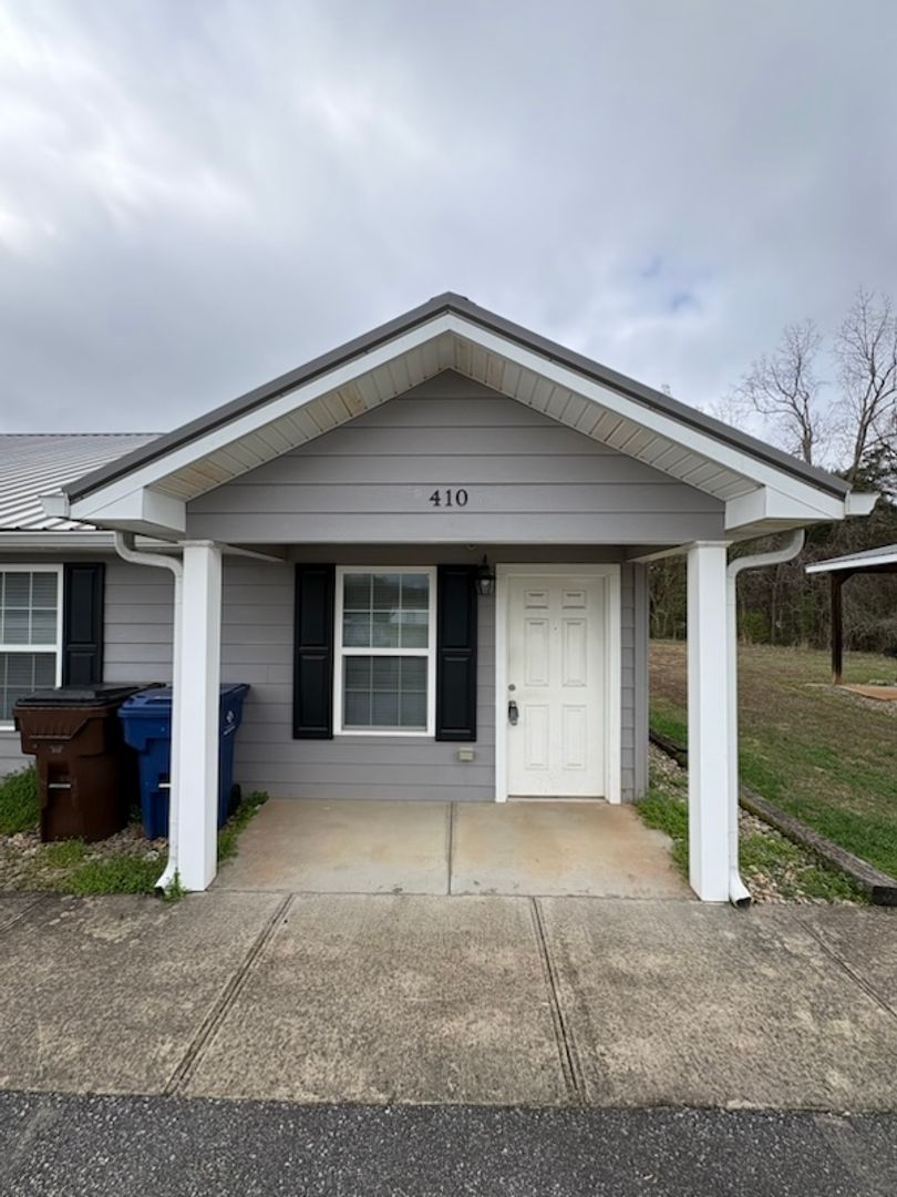 Jefferson City Apartment: 410-416 Circle H Drive