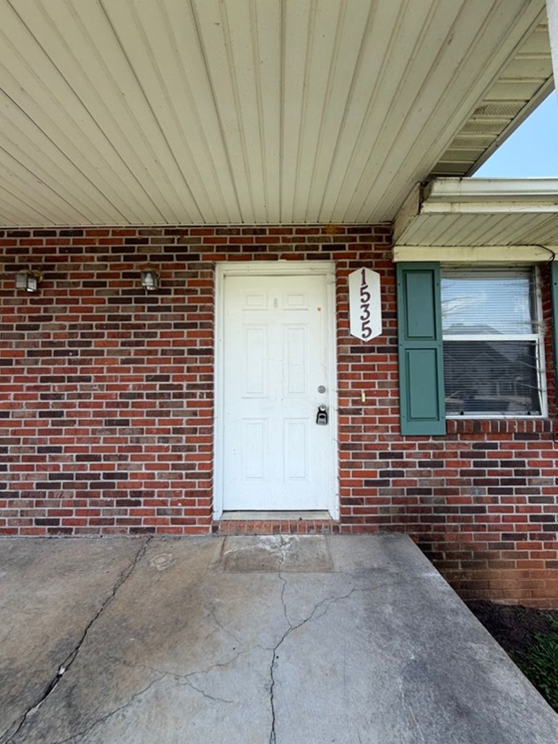 Jefferson City Apartment: 1533-1539 Meadow Spring Dr