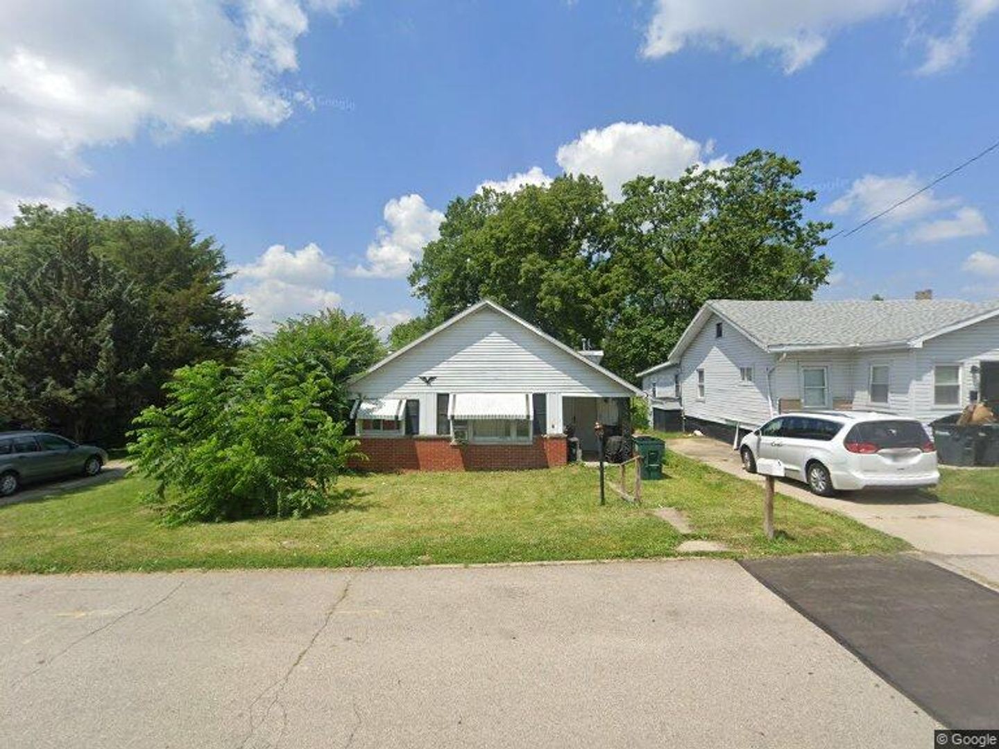 Muncie House: 1019 N Macedonia Ave