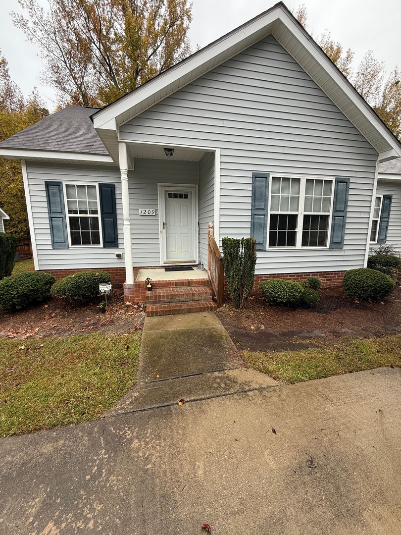 Rocky Mount House: 1209 Stoneridge Lane