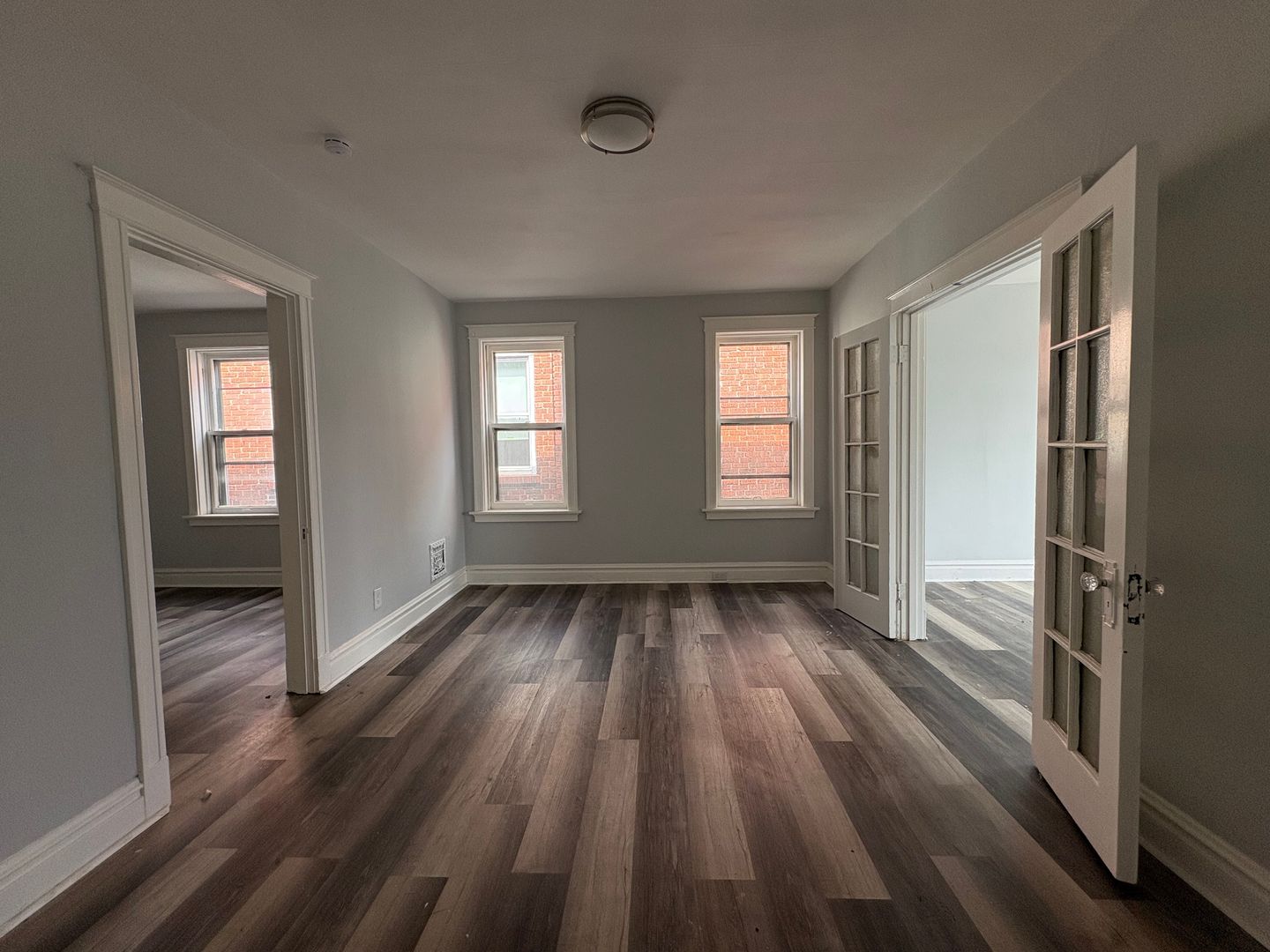 St. Louis Apartment: 5027-29 S. Broadway