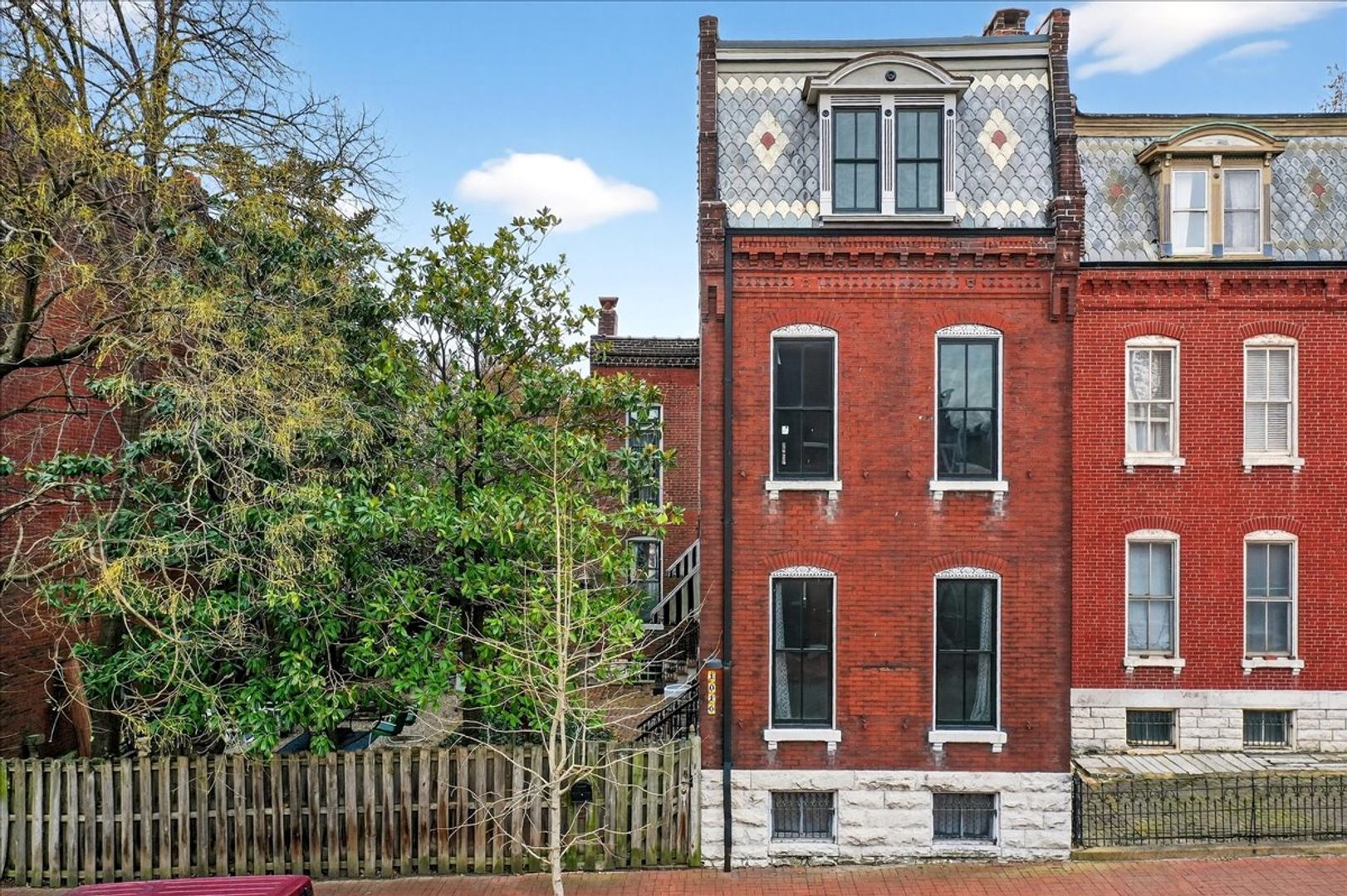 St. Louis Apartment: 1010 Allen Ave