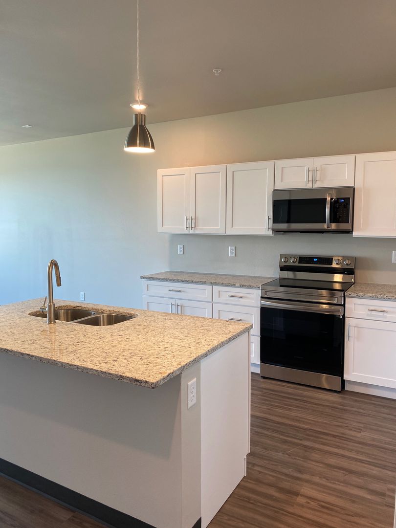Tiffin Apartment: 1100 Andersen Place
