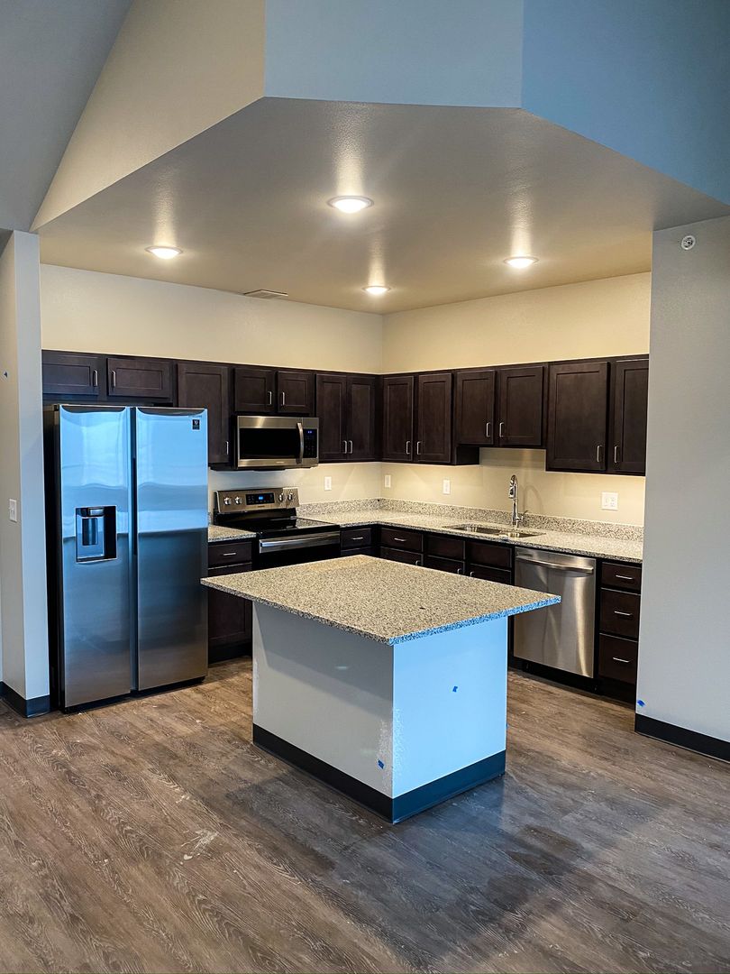 Tiffin Apartment: 1201 Aster Drive