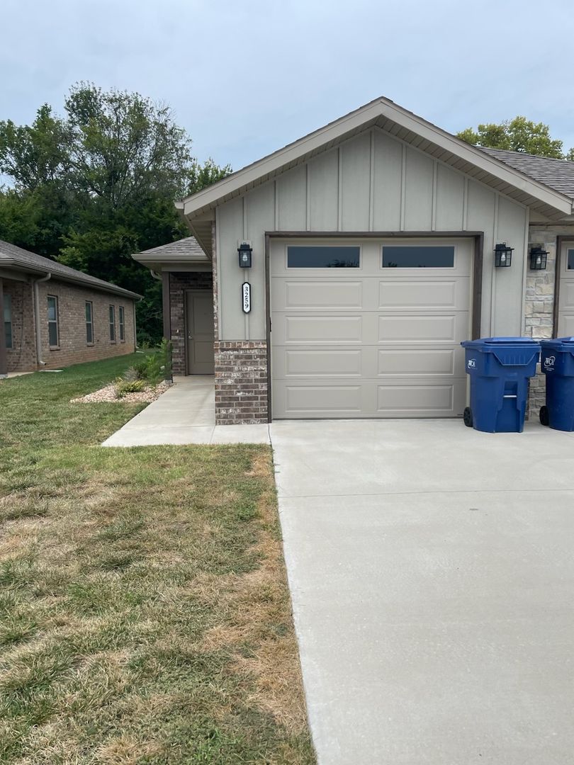 Springfield Apartment: W. Reese/ Sexton