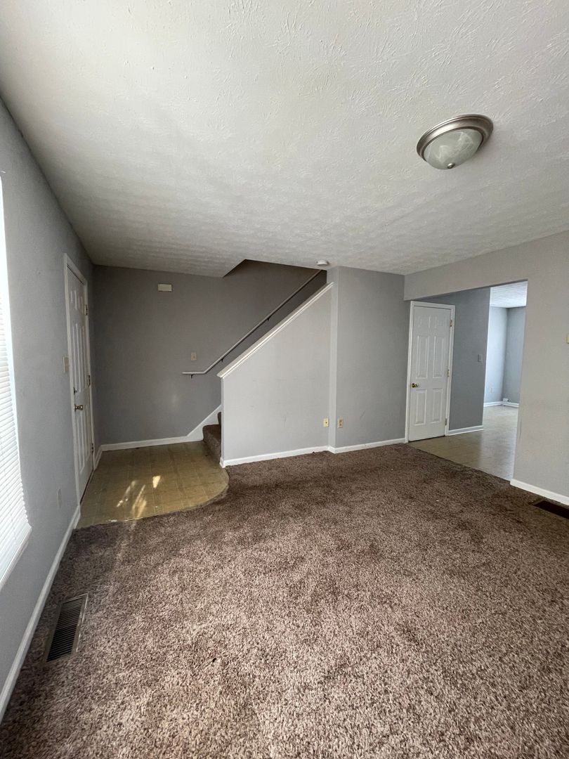 Winchester Apartment: 278/276 april way